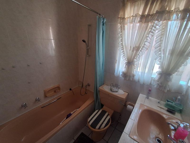 PET FRIENDLY CHARMING TOWNHOUSE - MULBARTON - Photo 10