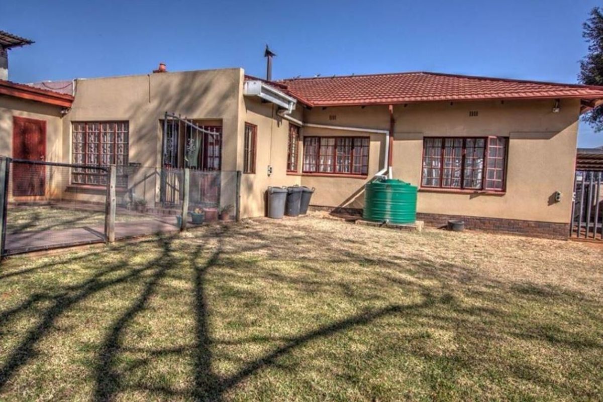 Large family home for sale in kempton park - Photo 2