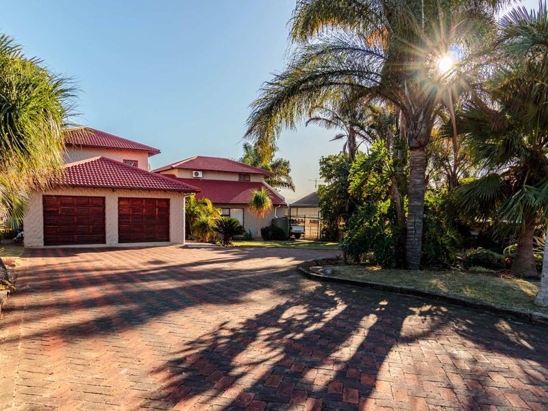 4 Bedroom 3 Living Room Spacious home in Winterhoek Park, Uitenhage, Eastern Cape - Photo 5