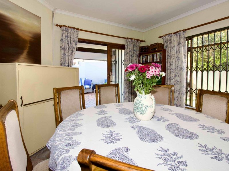 Spacious 3 bedroom Simplex in a secure complex. - Photo 10