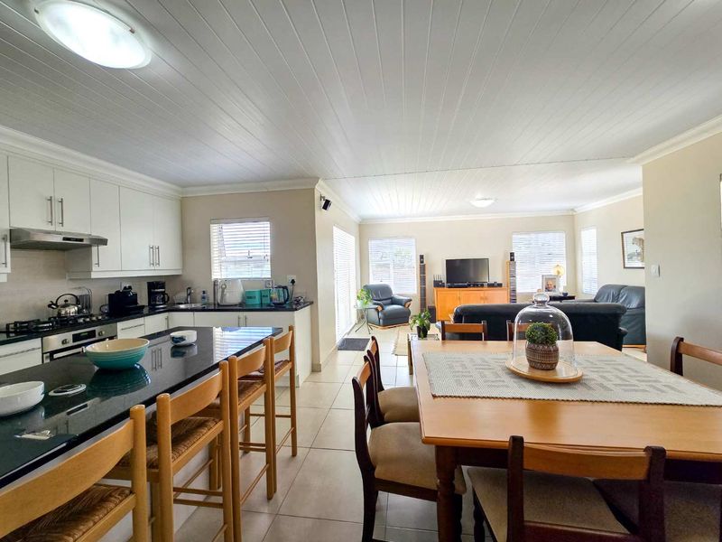 Neat family home for sale in Stilbaai-Wes. - Photo 7