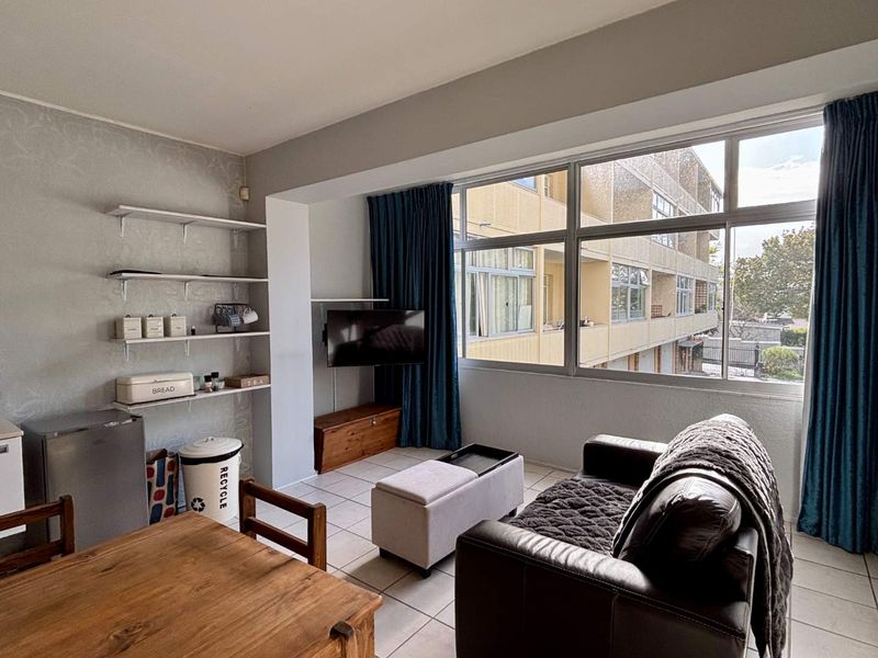 Furnished Studio Apartment in Tamboerskloof - Photo 9