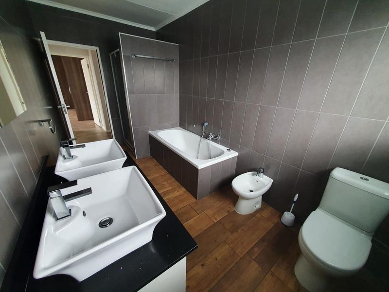 Perfect starter Home! - Photo 9