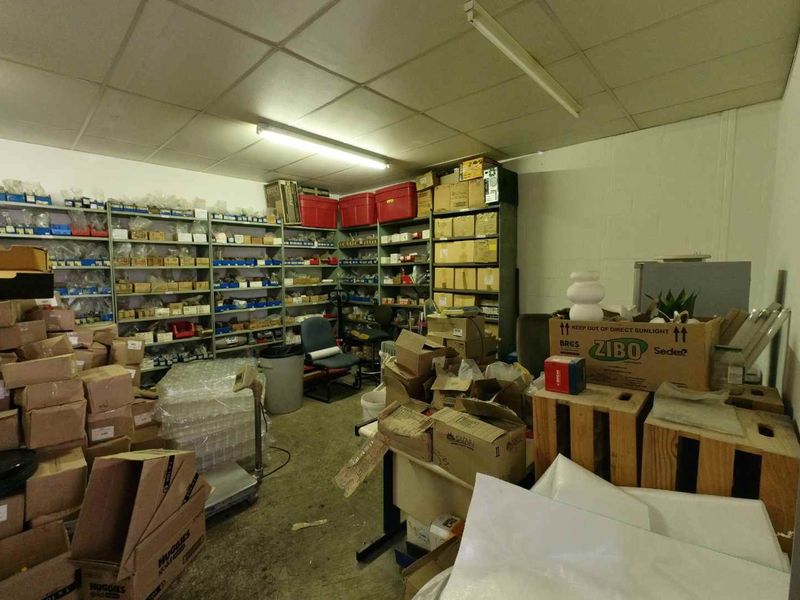 FOR LEASE - STORAGE & OFFICE - Photo 9