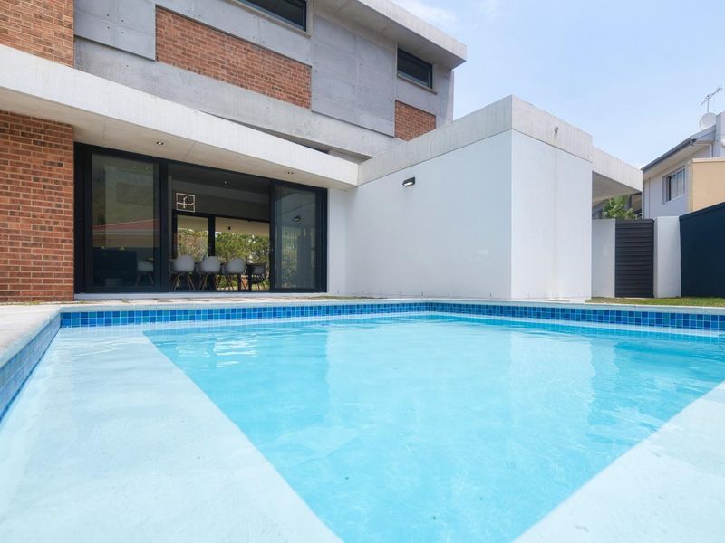 CONTEMPORARY RESIDENTIAL HOME - Photo 2