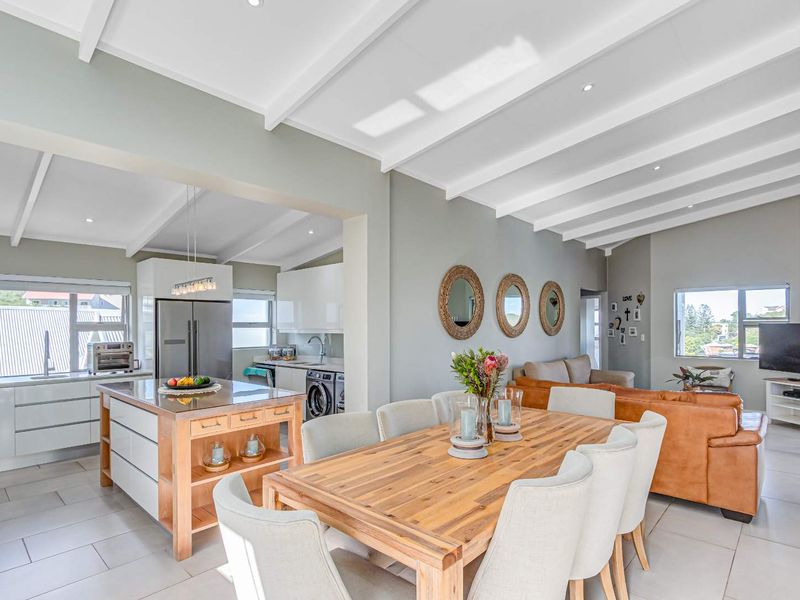 Modern Comfort Meets Untamed Nature in Brenton-on-Sea - Photo 8