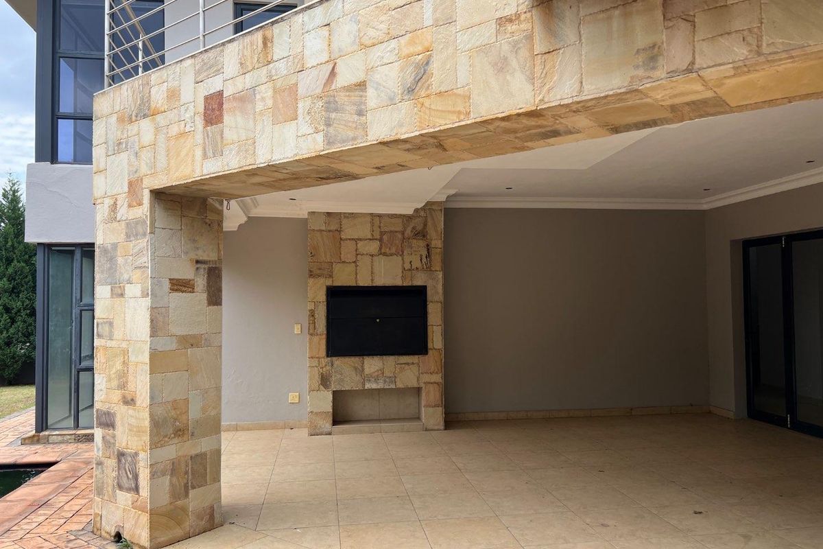 FAMILY HOME FOR RENT IN LOMBARDY ESTATE EAST OF PRETORIA - Photo 3