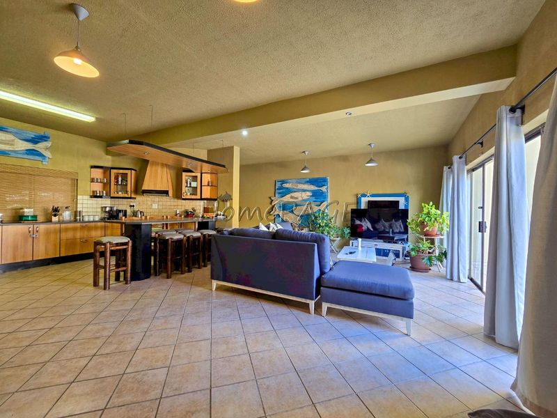 Long Beach Ext 1, Walvis Bay:  Rustic, INTERESTING Home is for sale - Photo 7