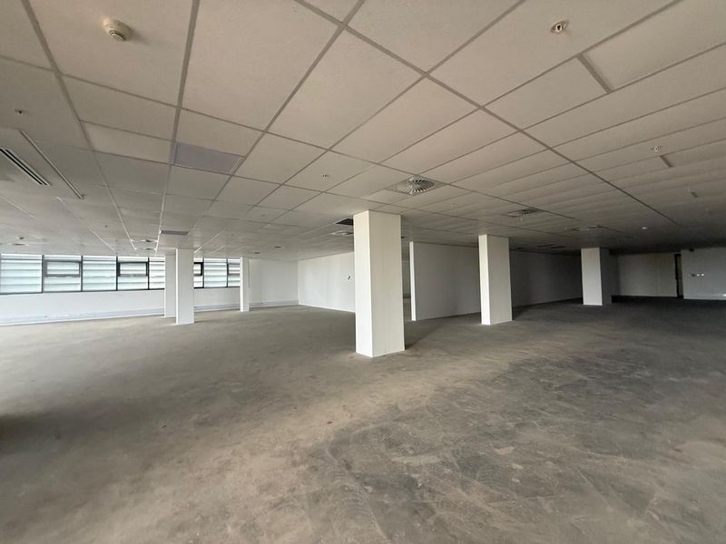 Prime 7th Floor Office Unit for Sale with Expansive Private Balcony - Photo 4