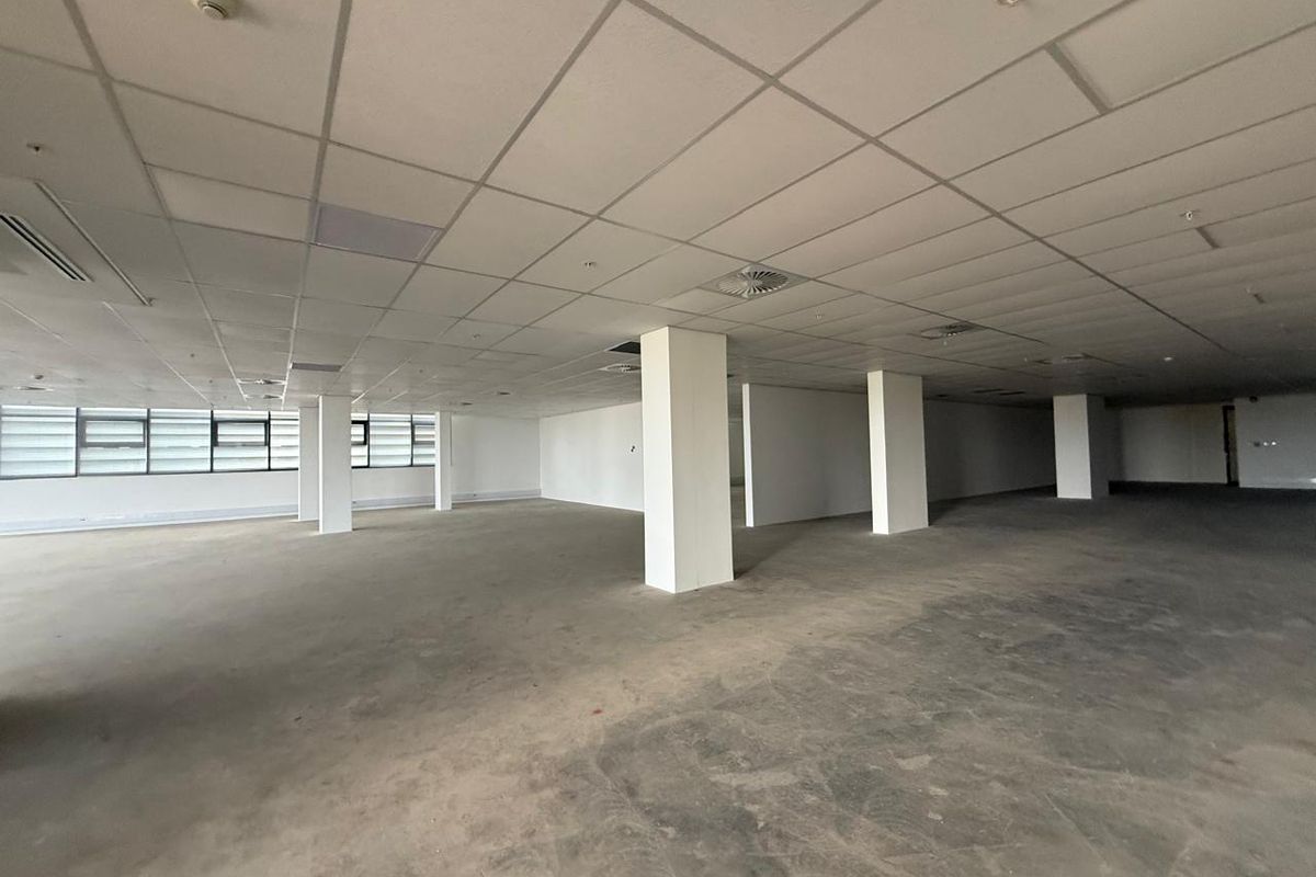 Prime 7th Floor Office Unit for Sale with Expansive Private Balcony - Photo 4