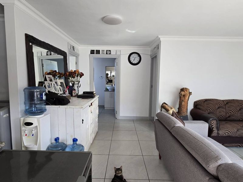 Spacious 3-Bedroom Apartment in Pet-Friendly Zonnezicht Complex - Photo 4