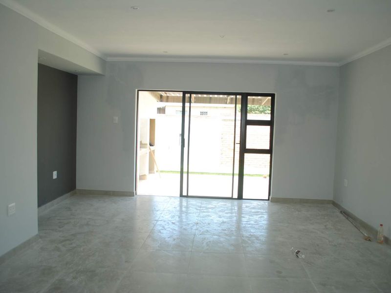 Lovely ultra modern contemporary prestigious townhouse complex in Meyerton - Photo 9