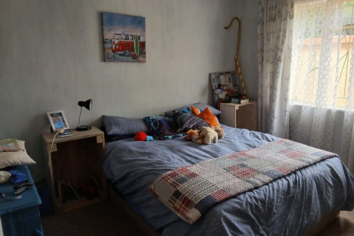 House for Sale with a Flat – Spacious Family Living - Photo 4