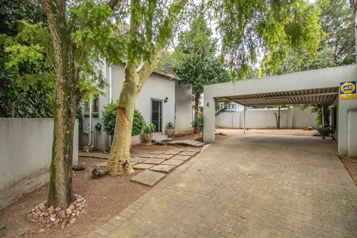 Spacious and Elegant Home in Secure Upmarket Estate - Photo 2