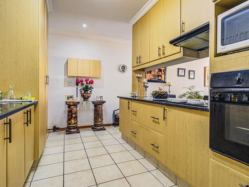 2 Bed 2 Bath Unit in Over 50's Complex - Photo 8