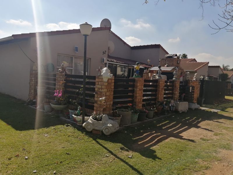 Ideal starter home (simplex unit) for first time buyers - Photo 1