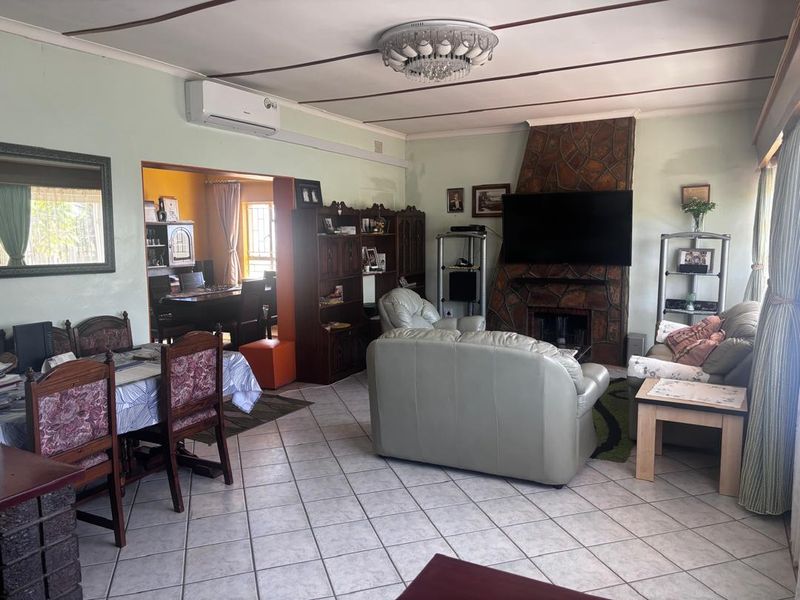 Windhoek West: 4 Bedroom house with Flat is For Sale - Photo 5