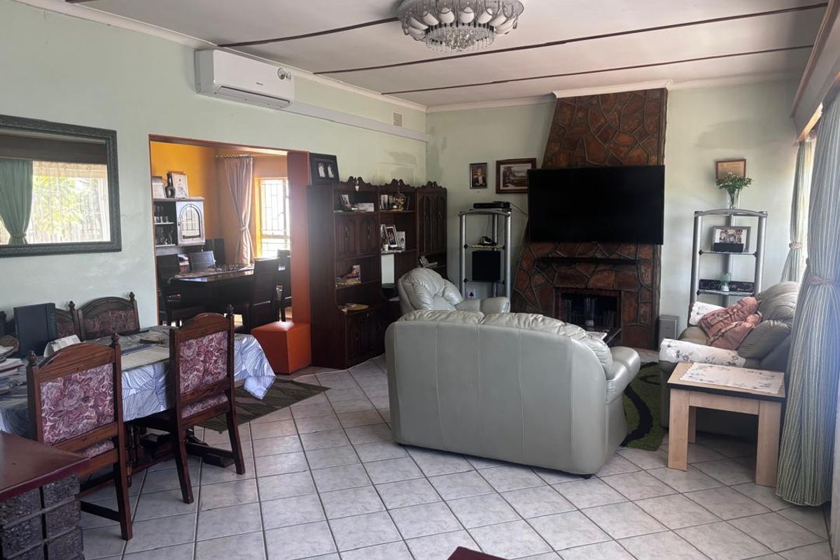 Windhoek West: 4 Bedroom house with Flat is For Sale - Photo 5