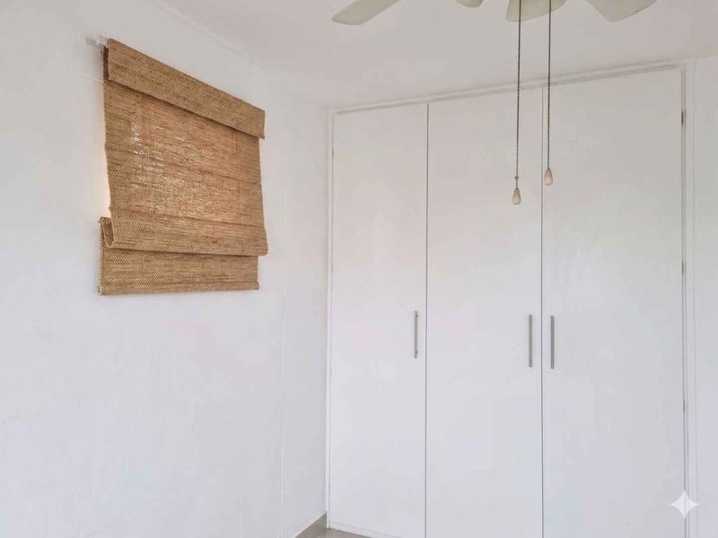 Scenic Top-Floor 2 Bedroom Apartment in Secure Findlain Court,Northdene. - Photo 8