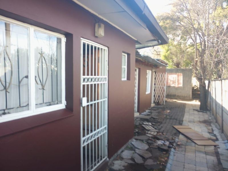 GUESTHOUSE PERFECT AREA.AFFORDABLE PRICE,GREAT INVESTMENT.GOOD PROVIT.CONSIDERABLE INCOME - Photo 9