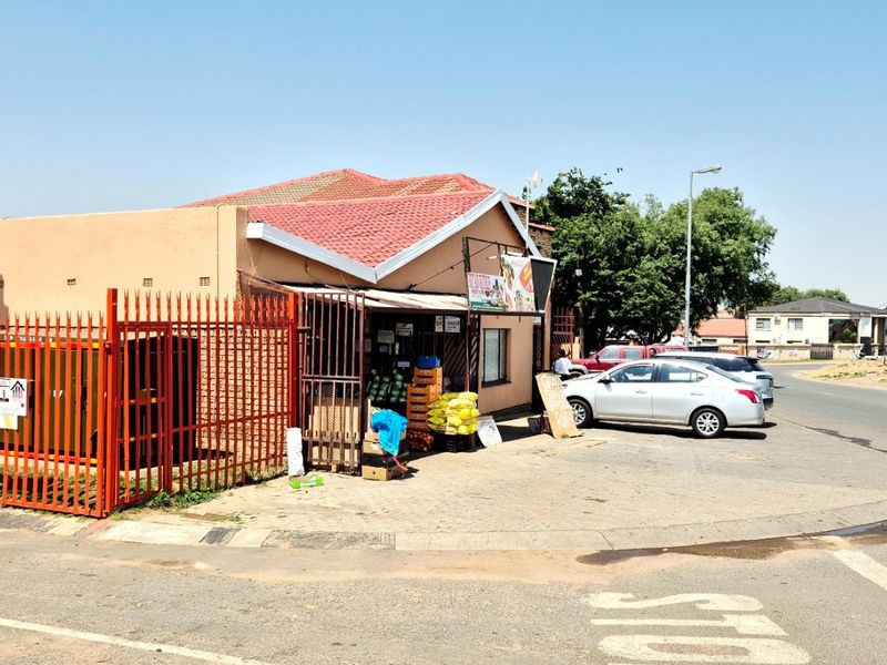 Excellent Investment Opportunity – Mixed-Use Commercial Property - Photo 9