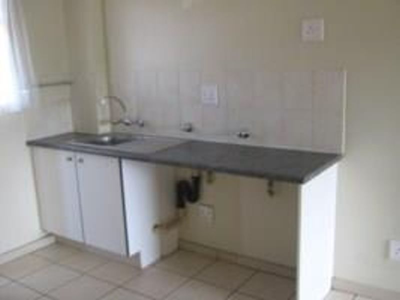 TWO BEDROOM APARTMENT IN CENTURION -AVAILABLE : IMMEDIATELY. - Photo 7