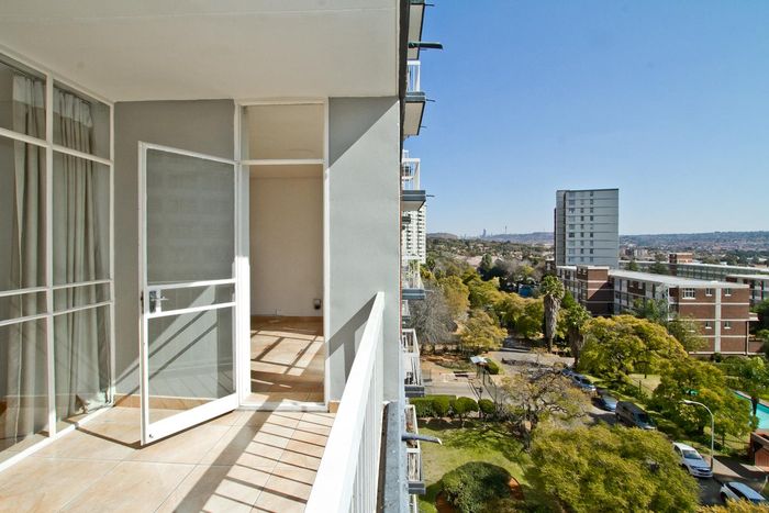 Property #2462863, Apartment For Sale in Bedford Gardens