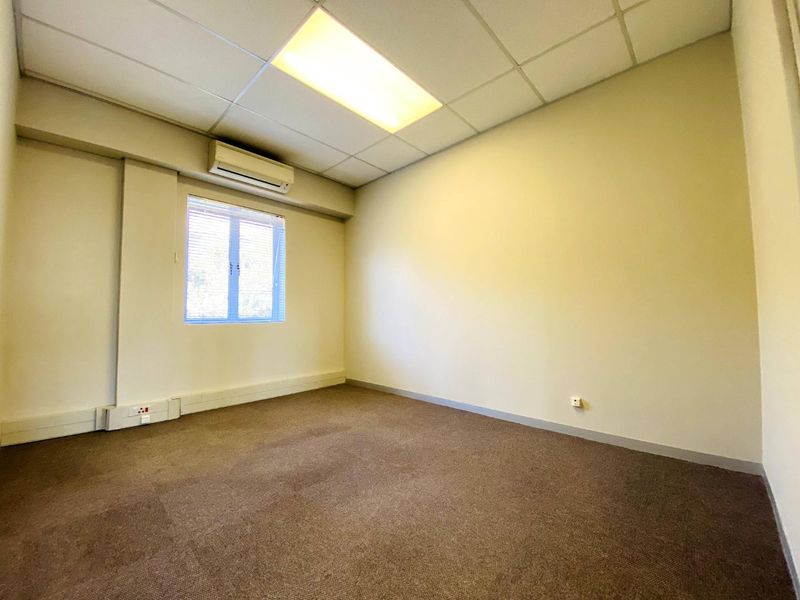 Spacious Office Unit with Large Entertainment Balcony in Fourways - Photo 8