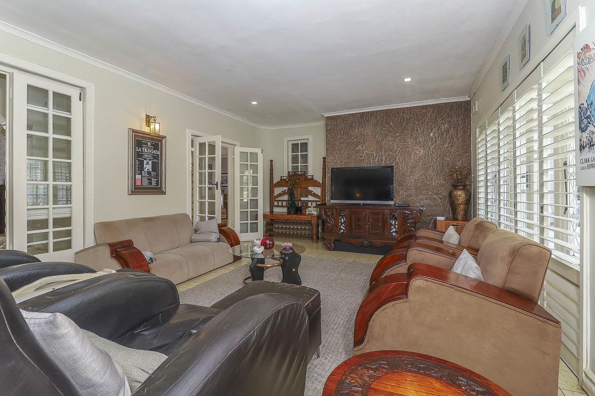 Spacious Family Home in the Heart of Gillitts - Photo 5