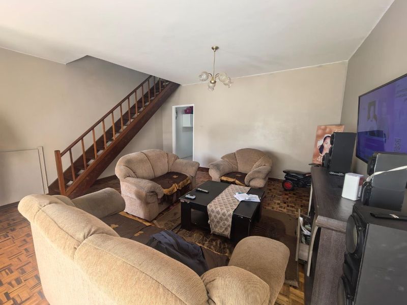 Attention Investors-Stadium View 100m2 flat available in Sydenham Smart Street - Photo 3