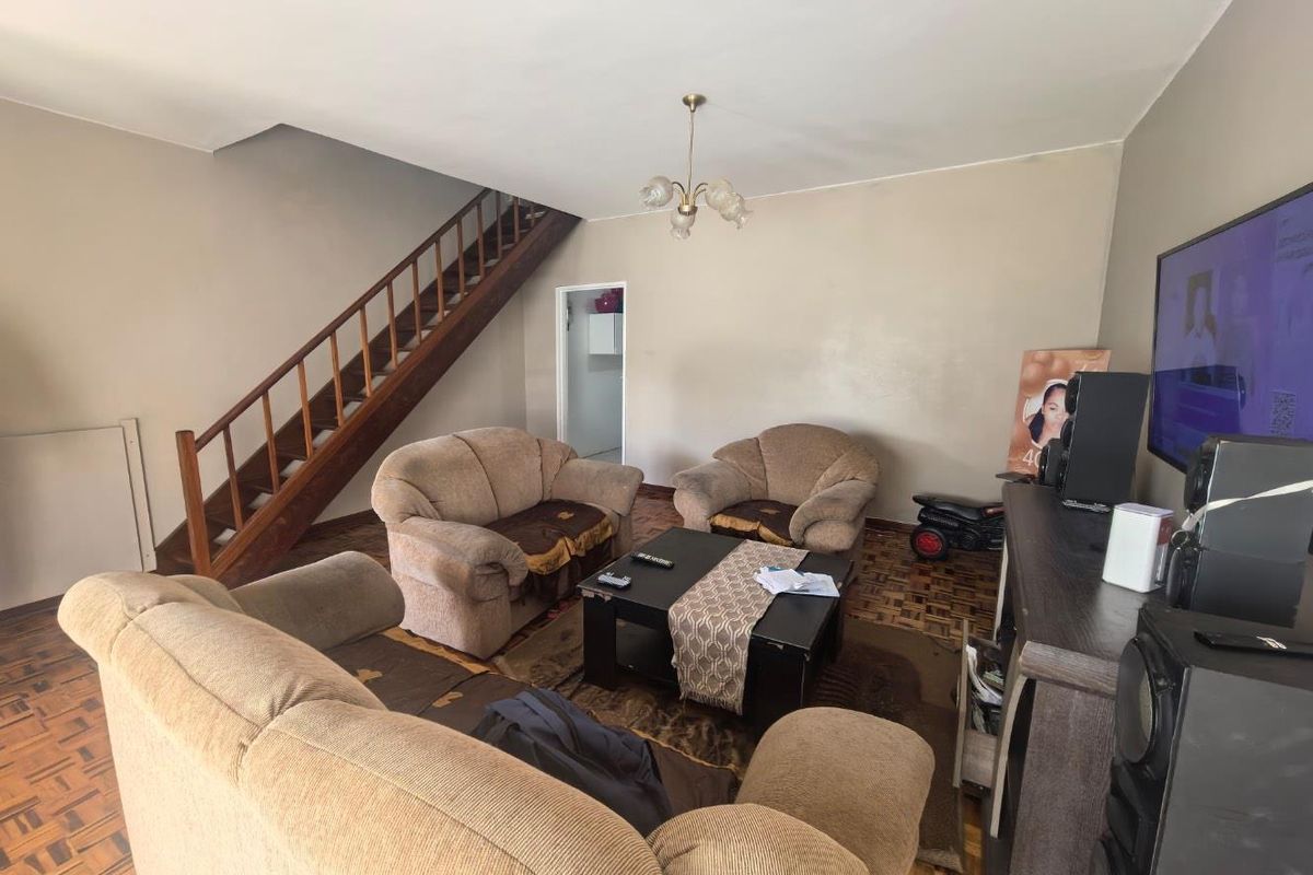 Attention Investors-Stadium View 100m2 flat available in Sydenham Smart Street - Photo 3