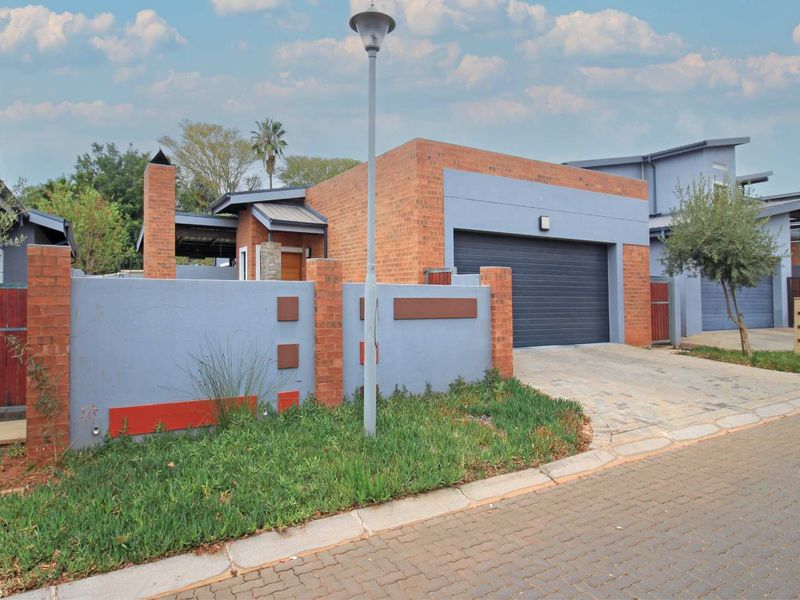 This is it! Beautiful 2 Bedroom 2 Bathroom Townhouse in a Secure Estate - Photo 2