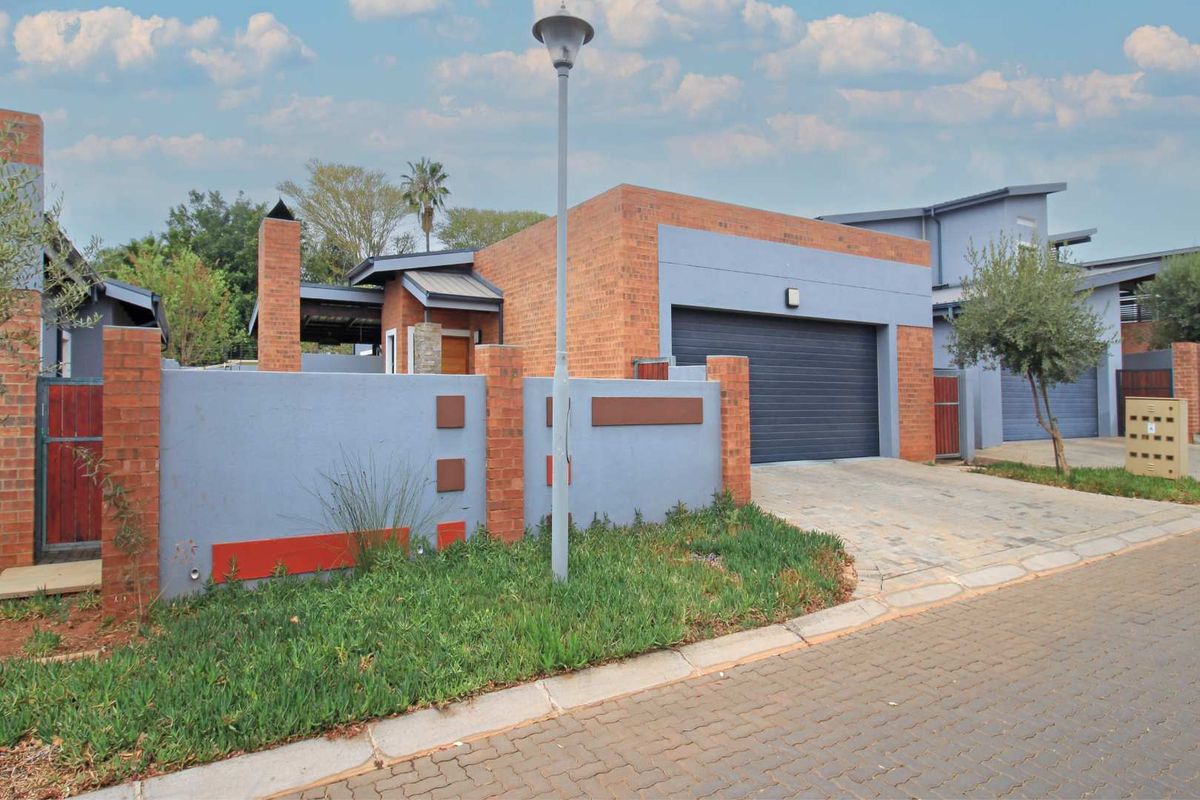 This is it! Beautiful 2 Bedroom 2 Bathroom Townhouse in a Secure Estate - Photo 2