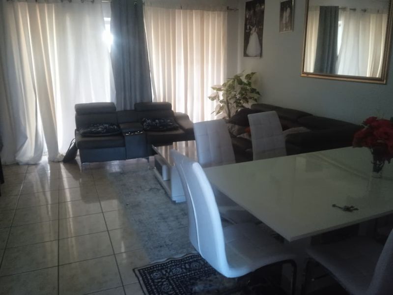 Secure 2 Bedroom Apartment for Sale in Florida - Photo 4
