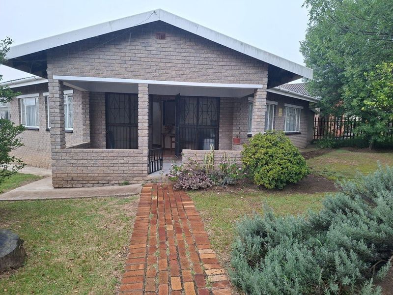 Secure 3 Bedroom Family Home with Flatlet in Colita, Estcourt - Photo 2