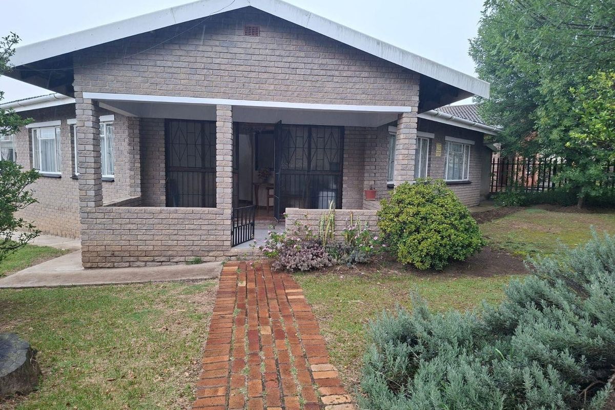 Secure 3 Bedroom Family Home with Flatlet in Colita, Estcourt - Photo 2