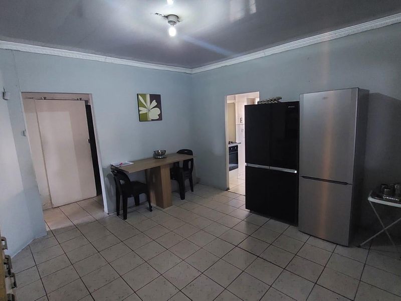 Family Home in Montclair! - Photo 7