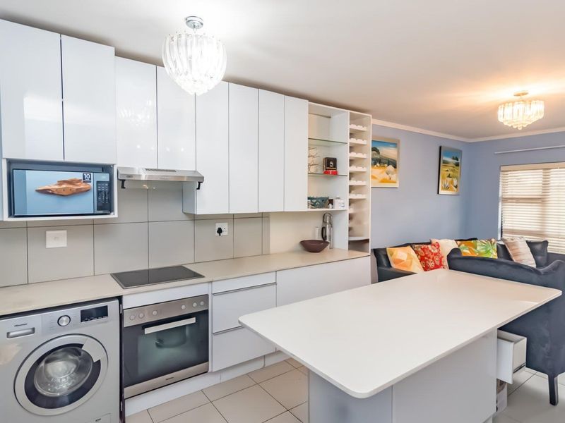 Modern convenience meets elegant design - perfect 2-bedroom awaits - Photo 2