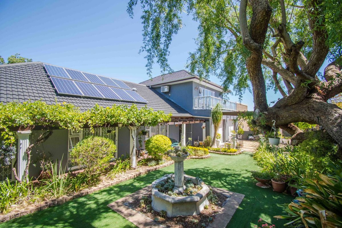 Potential, charm and lots of space in this unique property - Photo 4