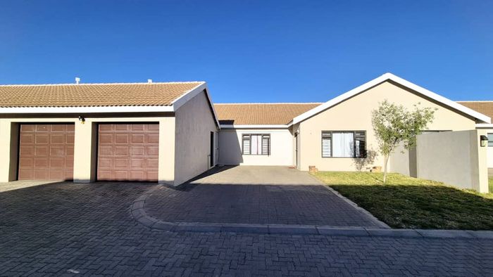 Property #2326669, Townhouse Sold in Okahandja Central