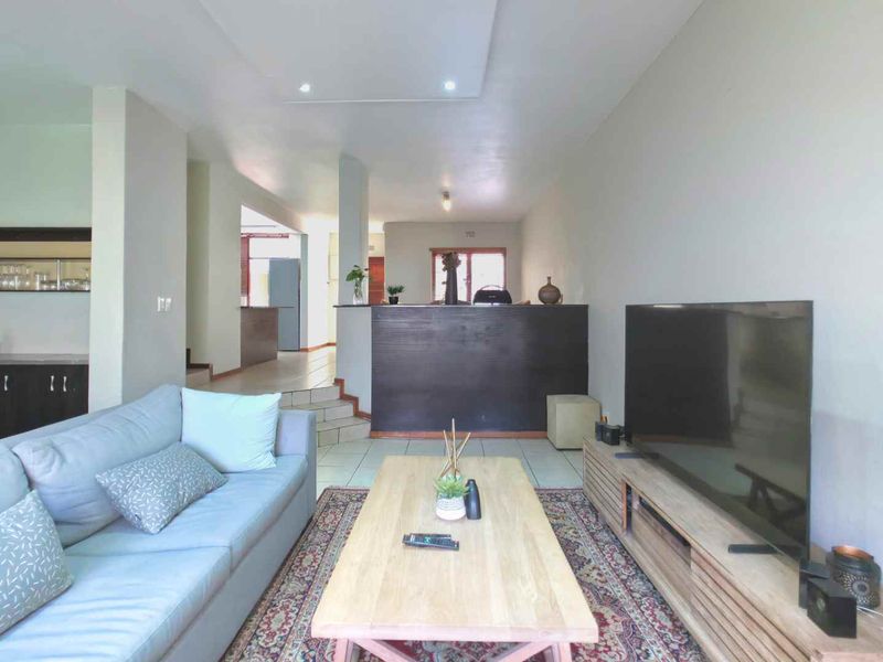 Spacious. Perfectly Located 3 Bedroom Sandton Townhouse With Lovely Private Garden - Photo 8