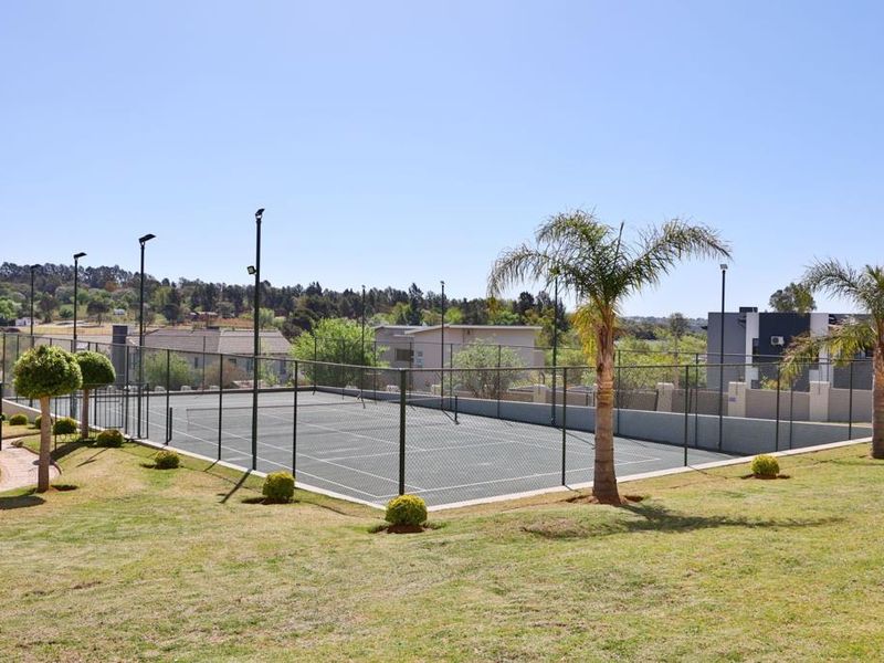 A Luxury 3 bed Apartment - Photo 8