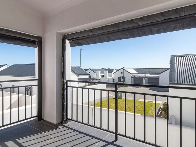 Experience Modern West Coast Living - Photo 6