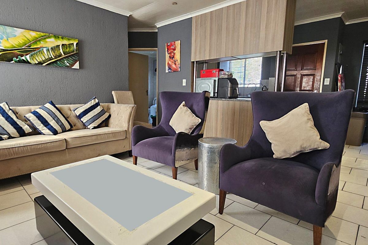 Three-Bedroom Unit Close to Everything in Radiokop - Photo 5