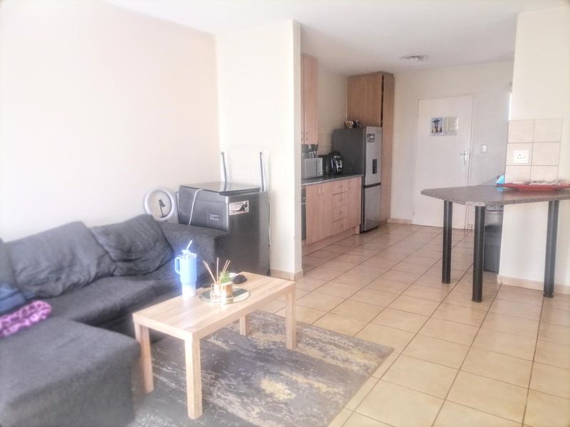 **Charming 2-Bedroom Home in Akasia** - Photo 9