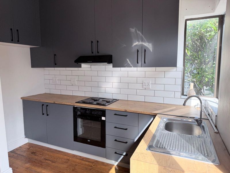House + Flat - Photo 3