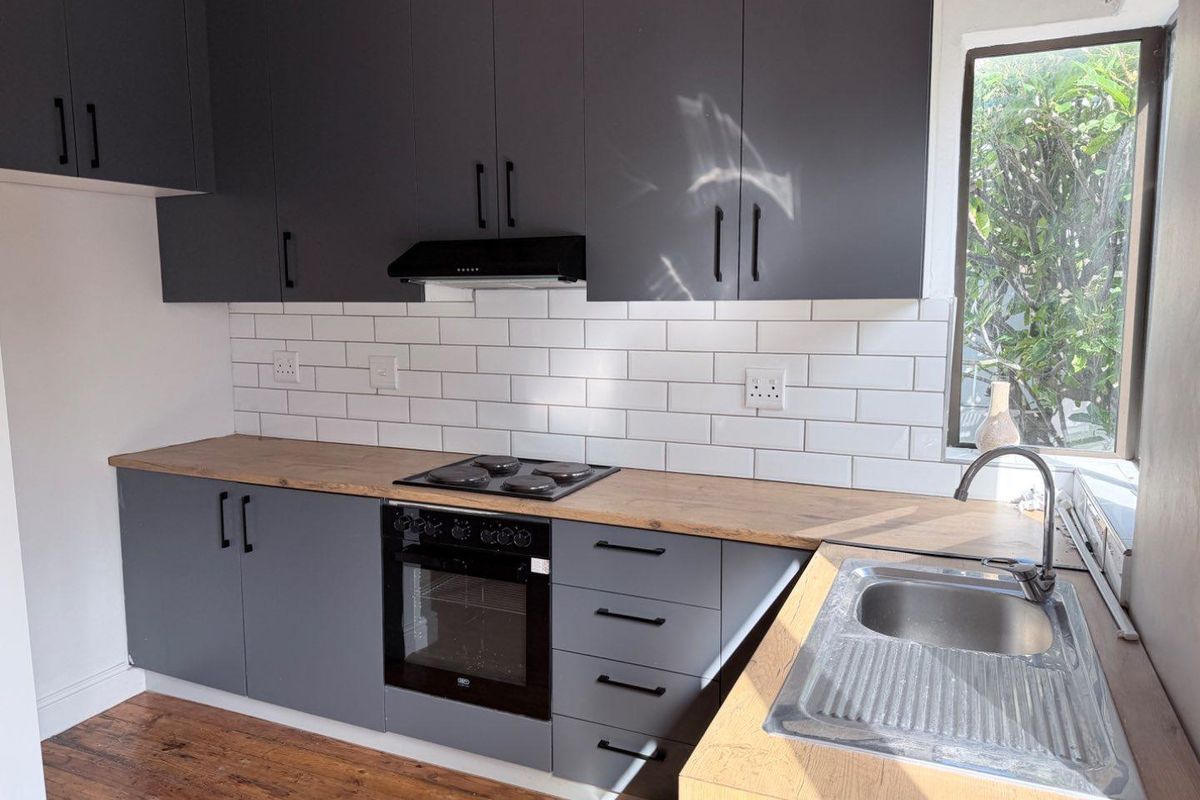 House + Flat - Photo 3