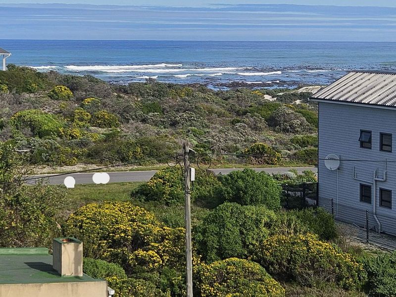 Prime Coastal Stand – Walking Distance to the Beach - Photo 2
