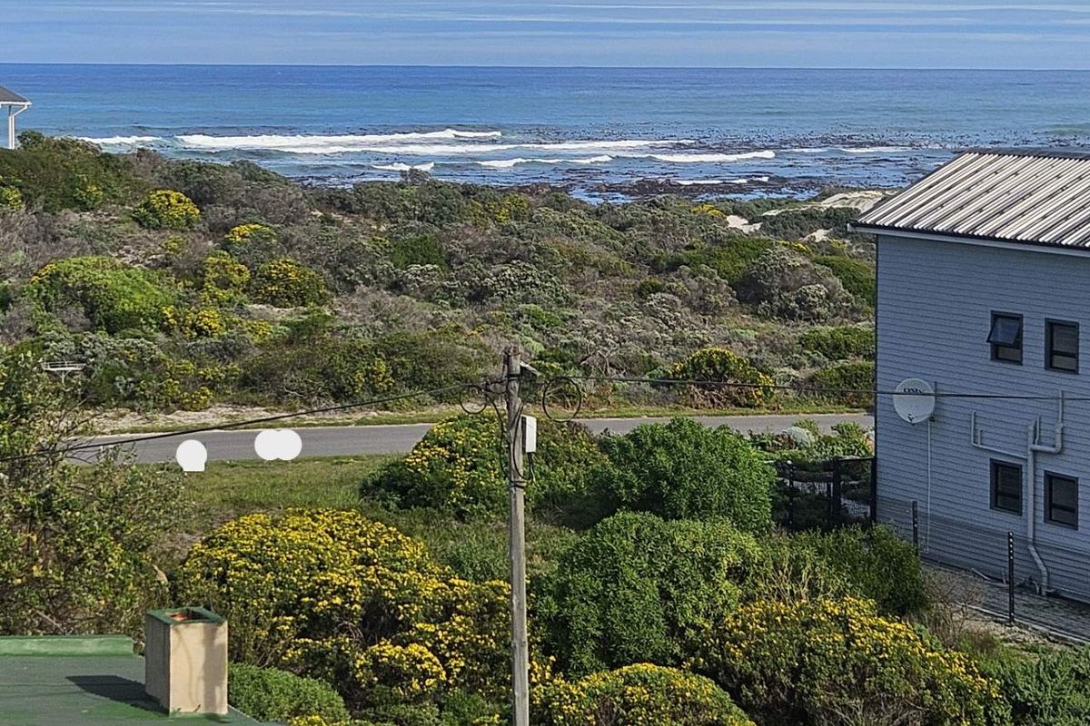 Prime Coastal Stand – Walking Distance to the Beach - Photo 2