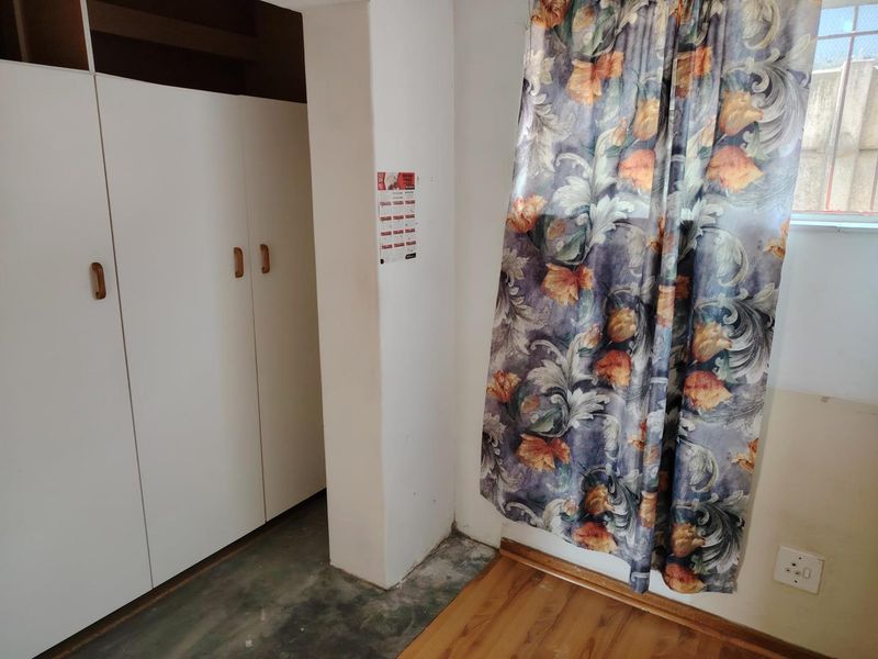 Two-bedroom garden cottage with separate entrance - Photo 10